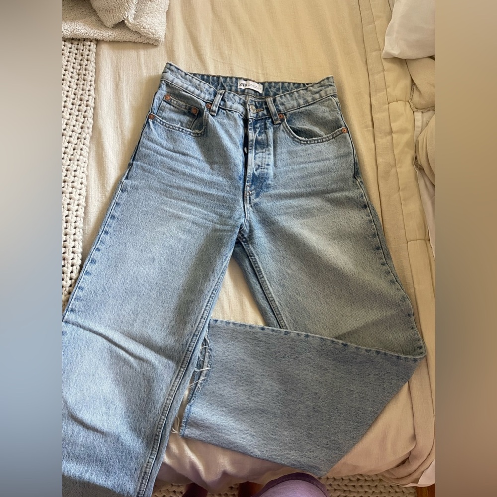 Cropped light washed jeans